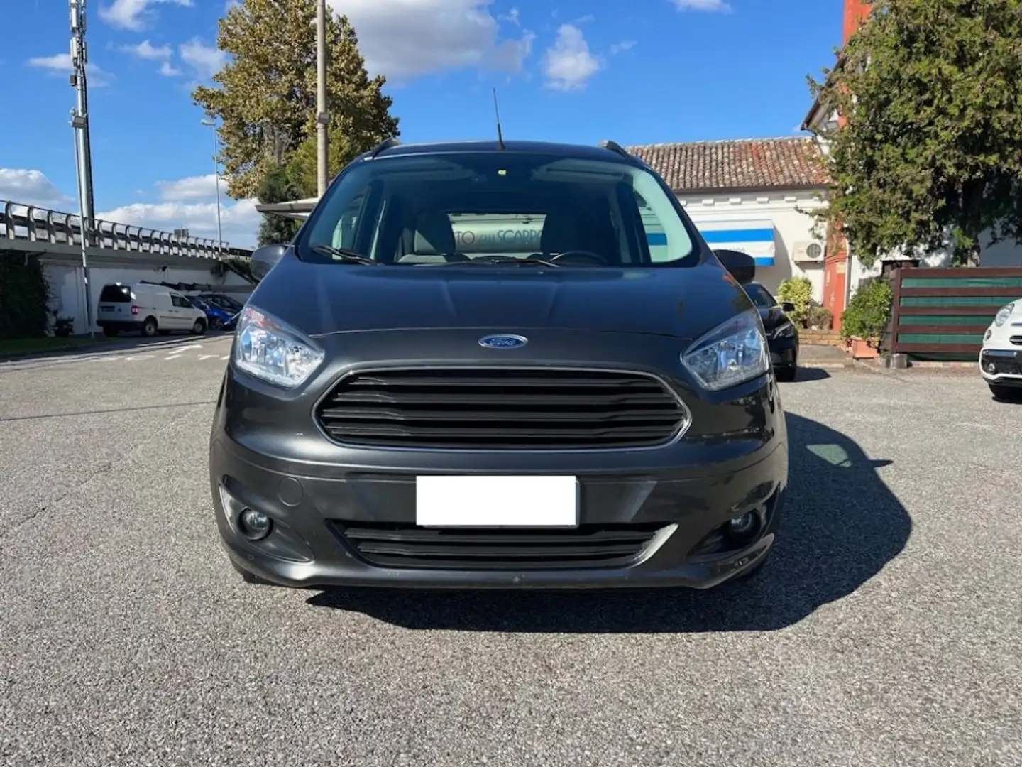 Ford Tourneo Courier 1.5 TDCI 95 CV Titanium Gris - 2