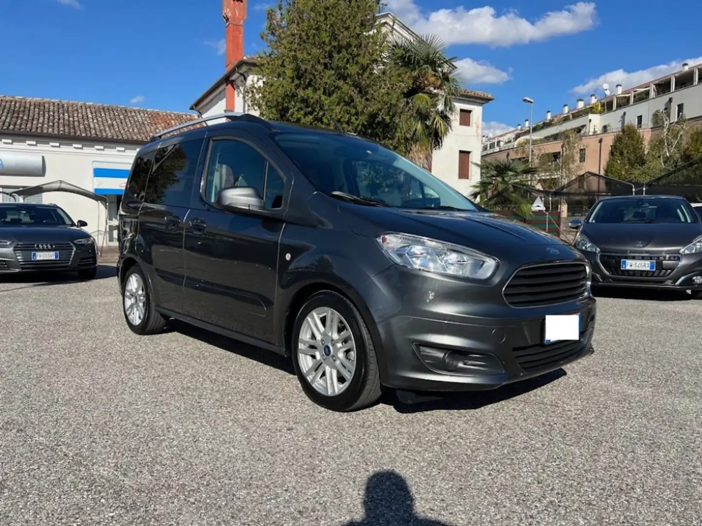 Ford Tourneo Courier 1.5 TDCI 95 CV Titanium Gris - 1