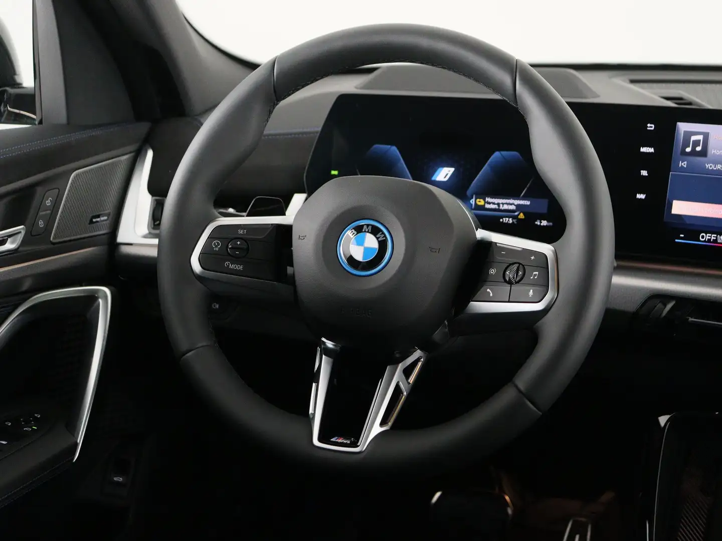 BMW iX2 eDrive20 67 kWh M Sport Edition Brewster Green Yeşil - 2