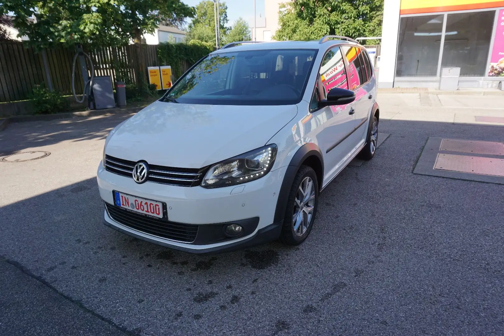 Volkswagen Touran Cross*Automatik*Leder*7 Sitzer*Navi*SHZ* White - 2