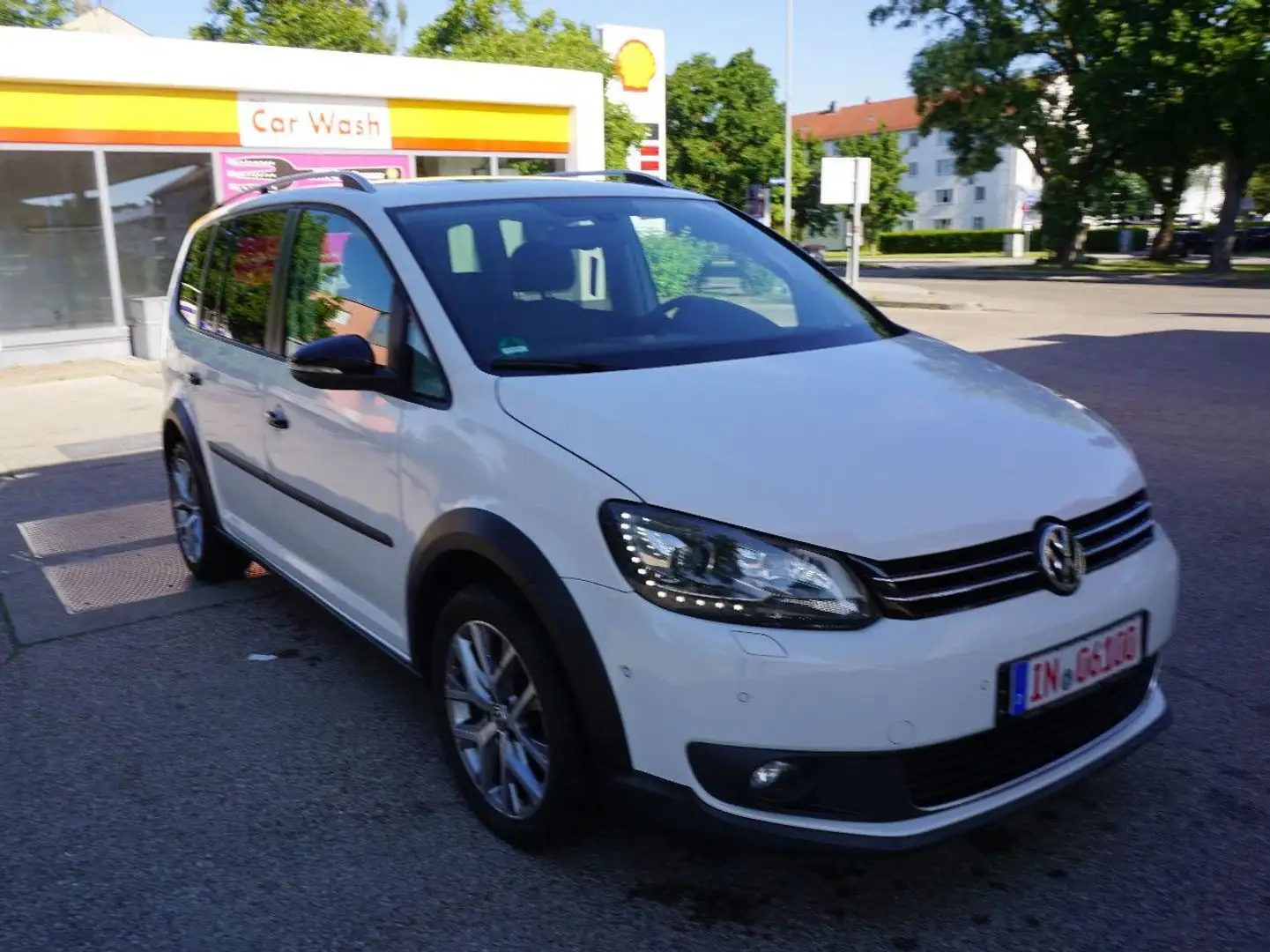 Volkswagen Touran Cross*Automatik*Leder*7 Sitzer*Navi*SHZ* White - 1