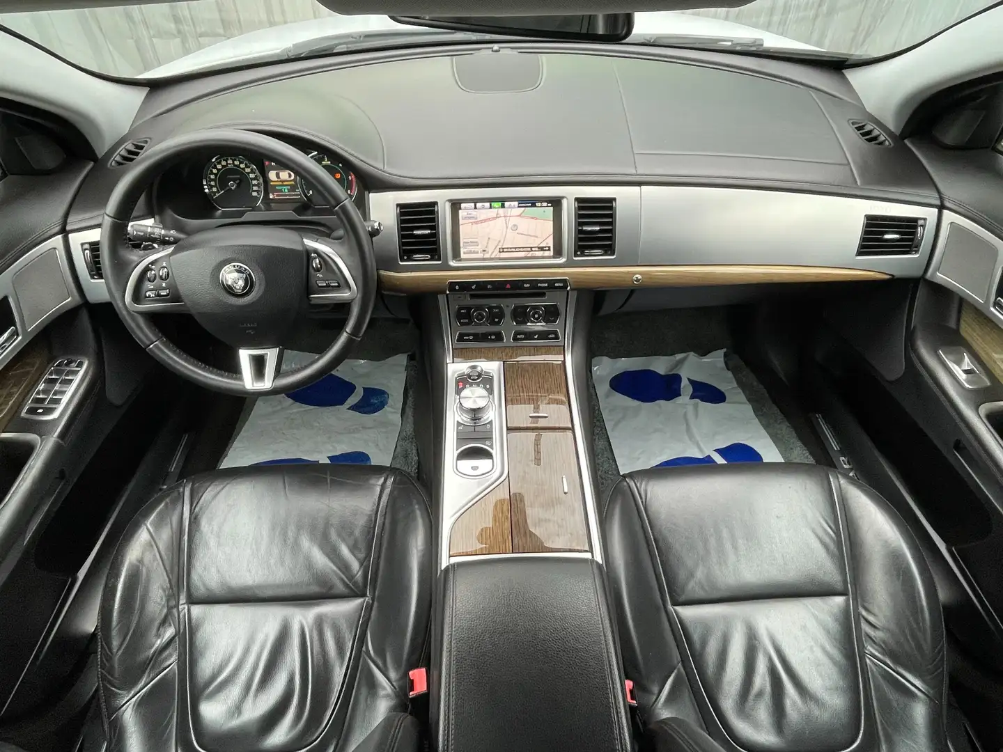 Jaguar XF 2.2d Aut. - Luxury Ausstattung * Neues Pickerl * Weiß - 2