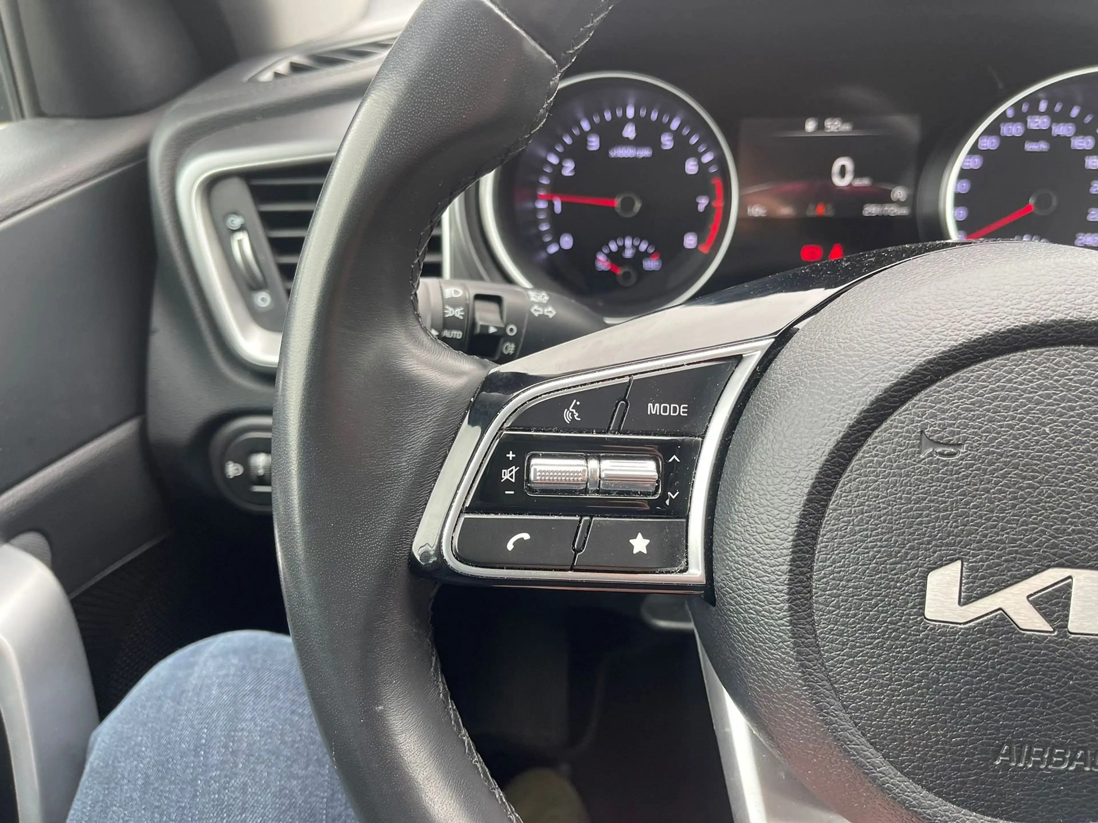Kia Ceed / cee'd 1..0 Pure — photo 12
