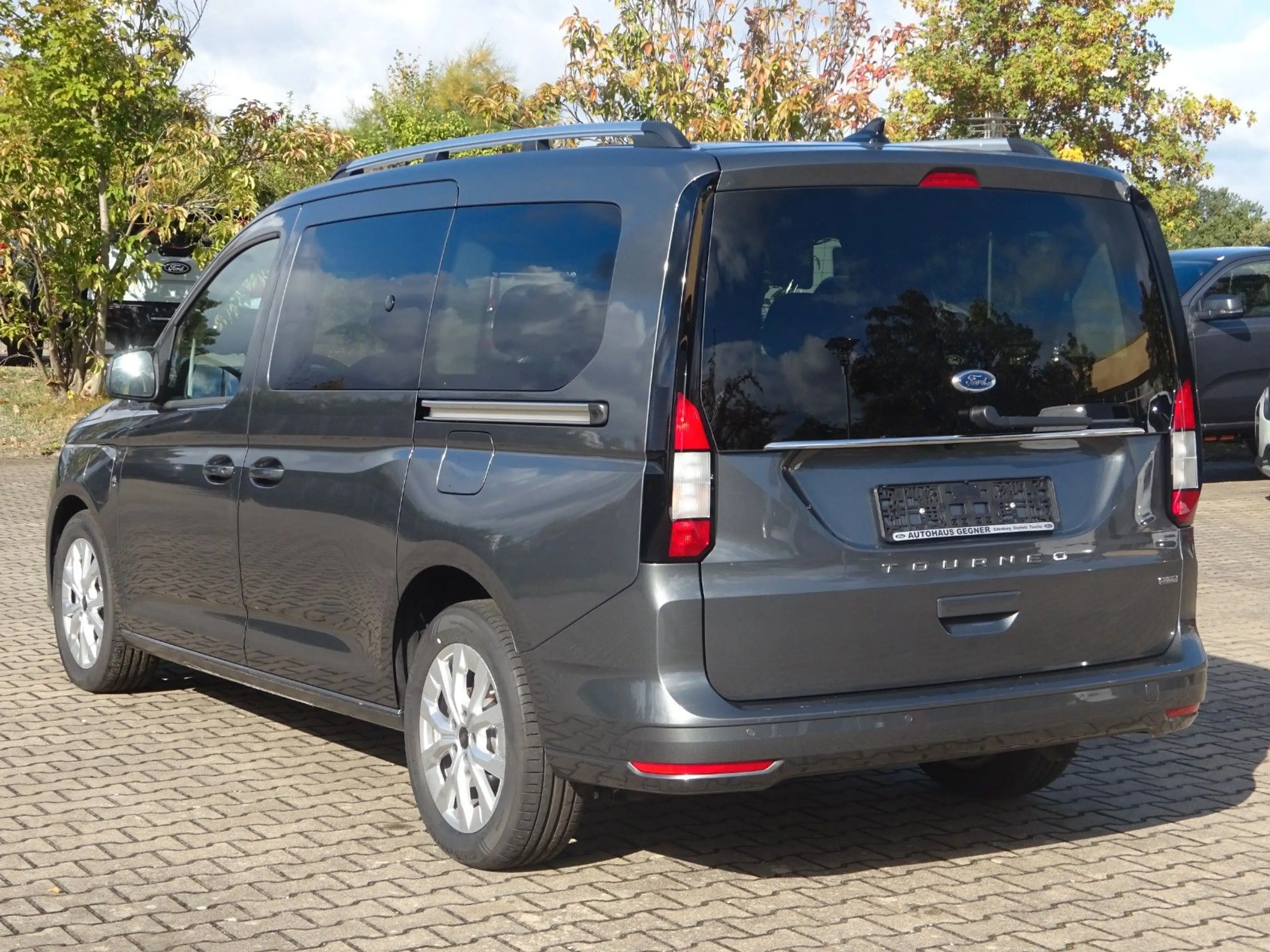 Ford Grand Tourneo Connect PHEV Titanium 7-Sitze — photo 5