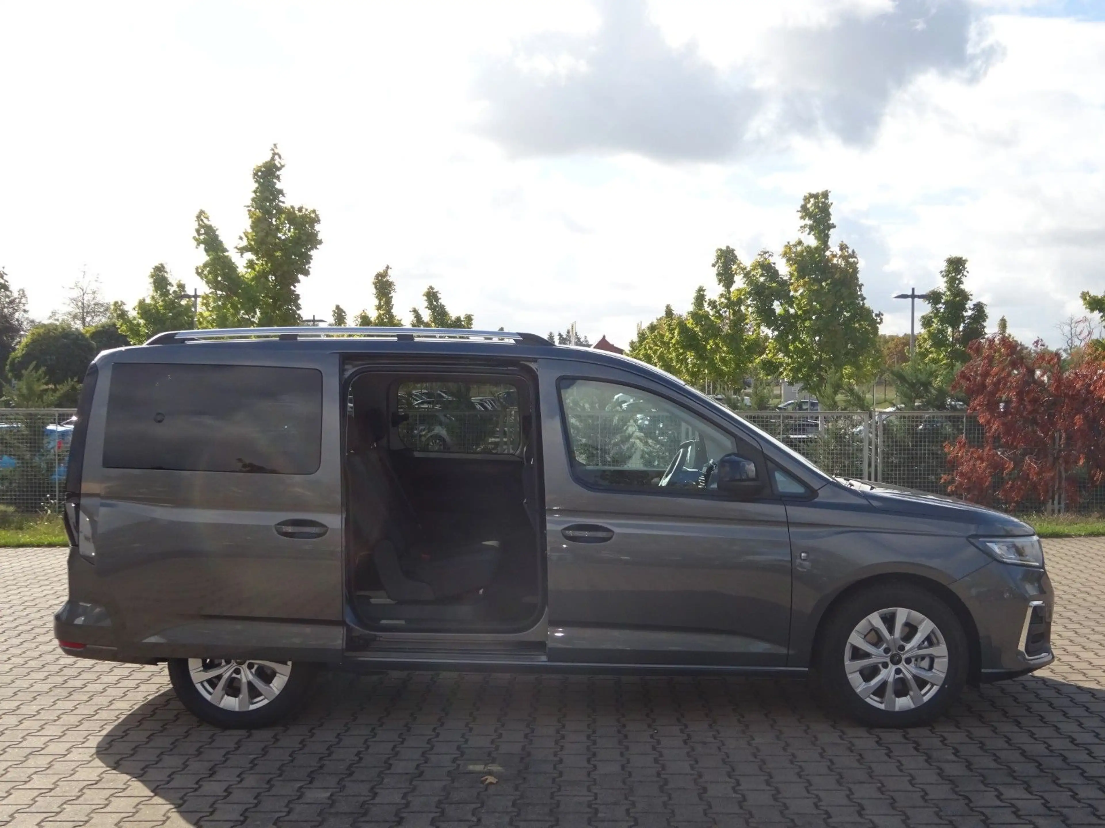 Ford Grand Tourneo Connect PHEV Titanium 7-Sitze — photo 12