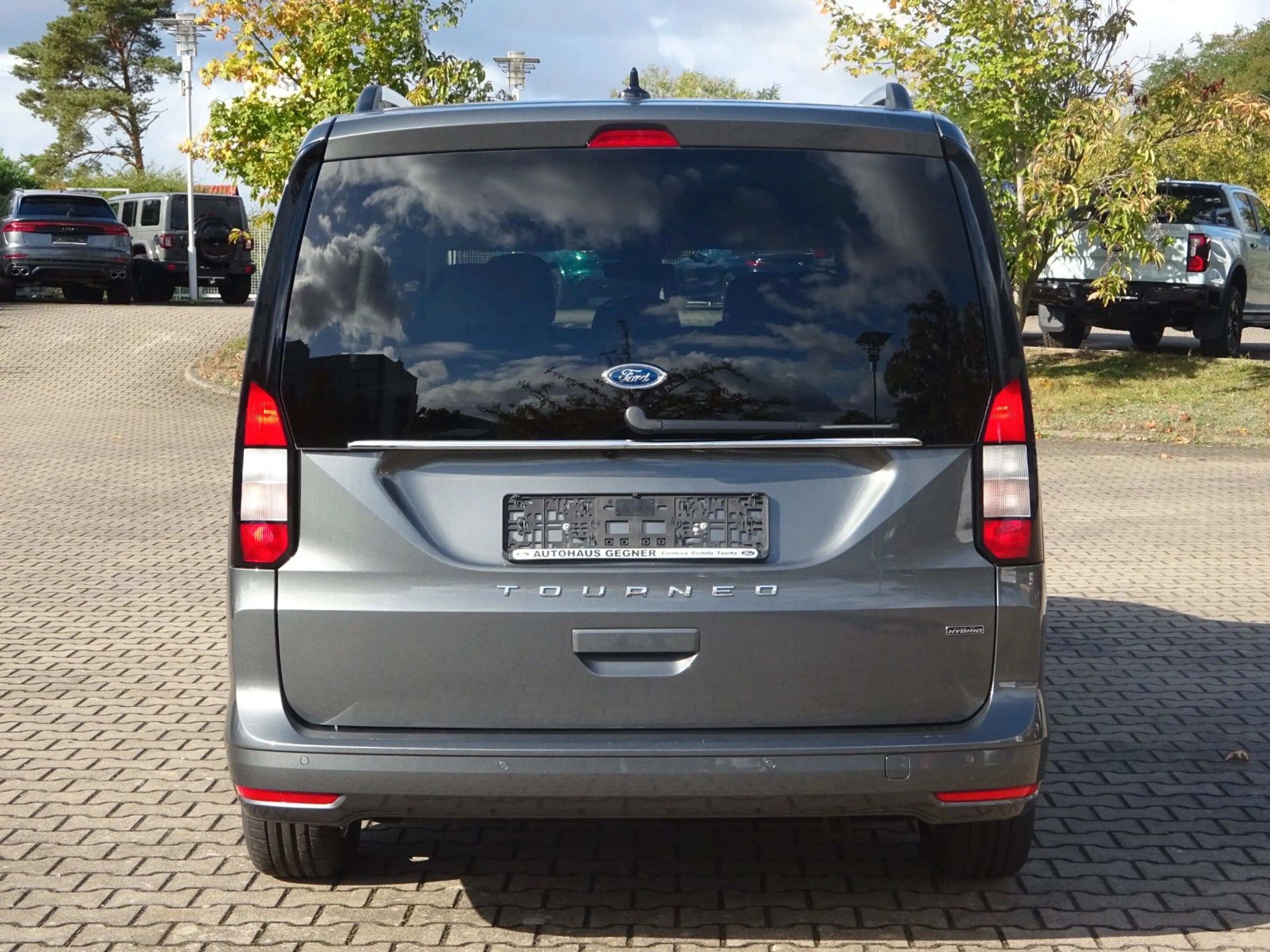 Ford Grand Tourneo Connect PHEV Titanium 7-Sitze — photo 9