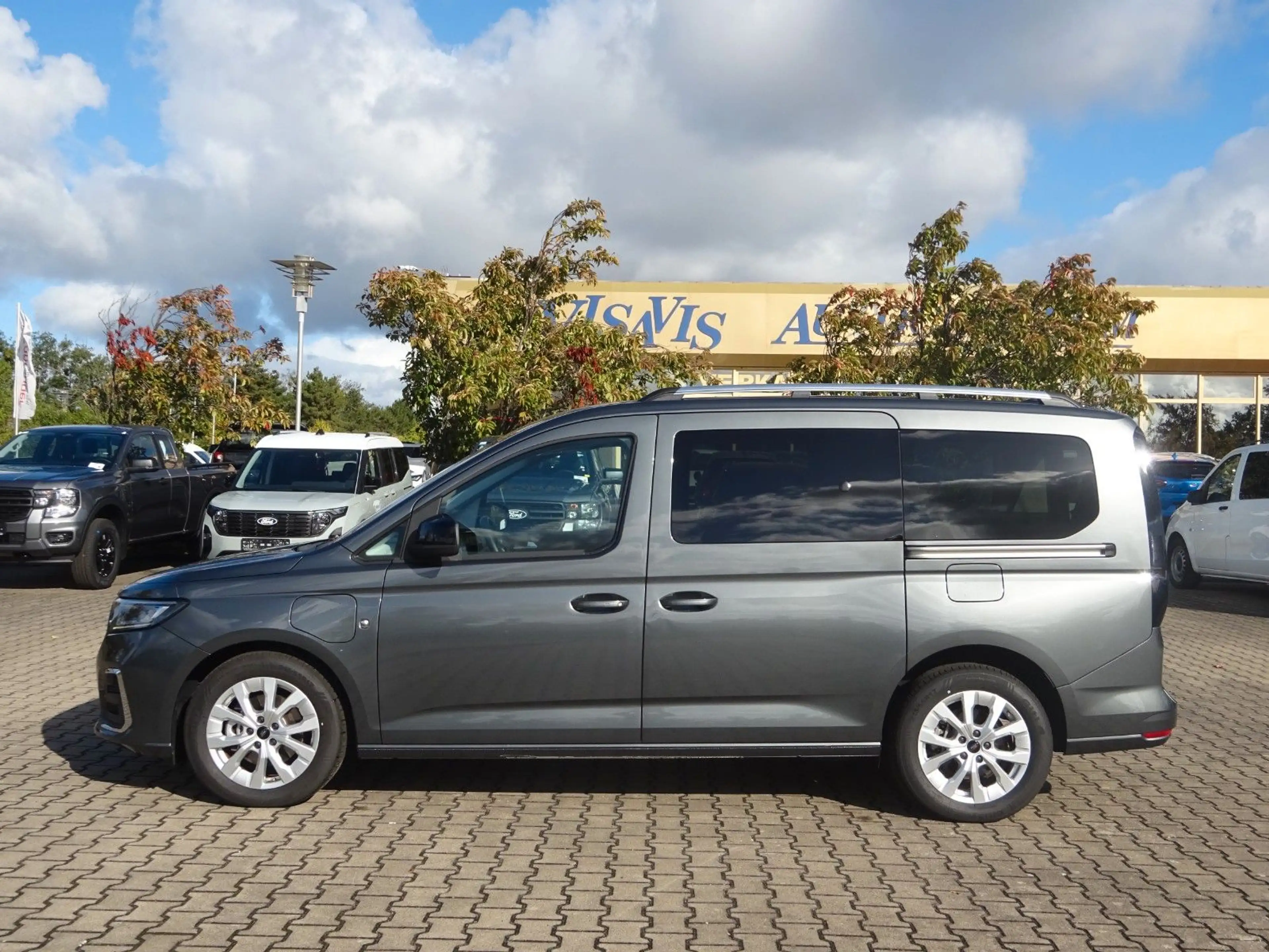 Ford Grand Tourneo Connect PHEV Titanium 7-Sitze — photo 3