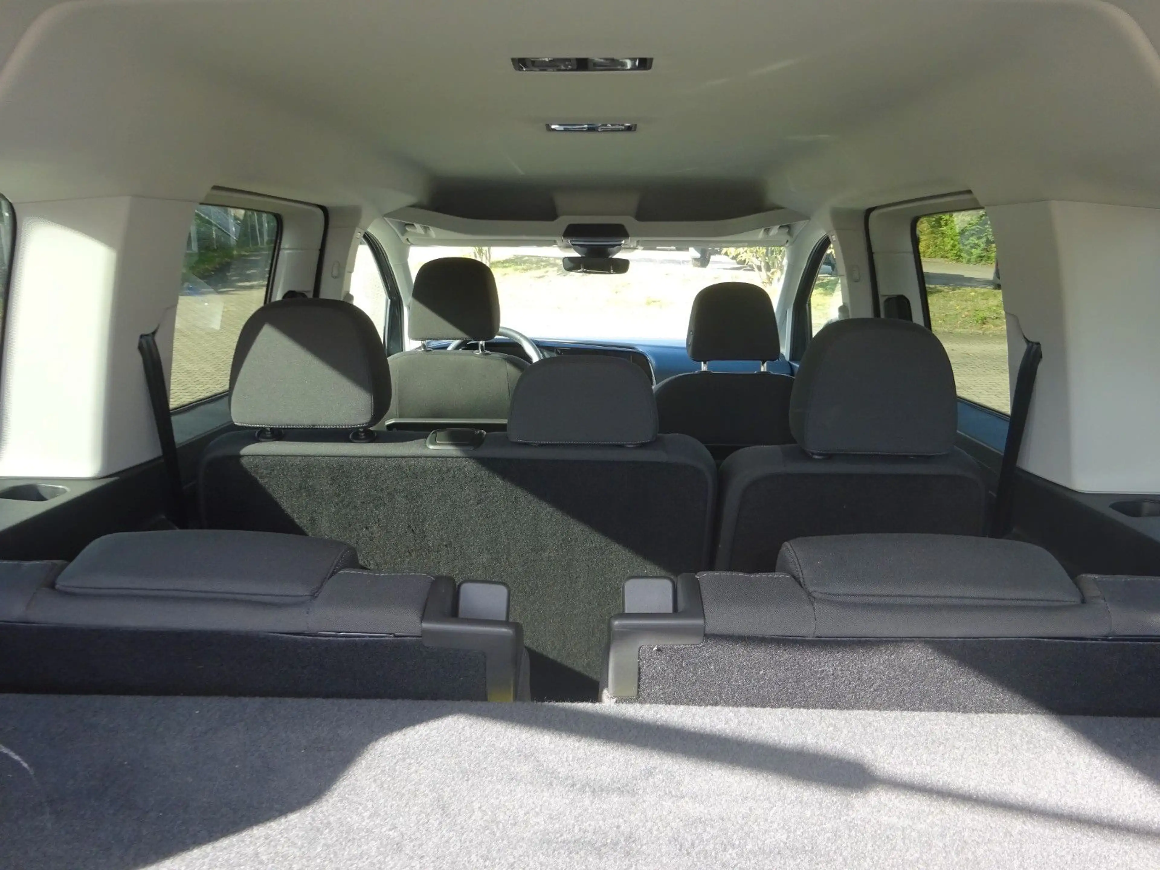 Ford Grand Tourneo Connect PHEV Titanium 7-Sitze — photo 8