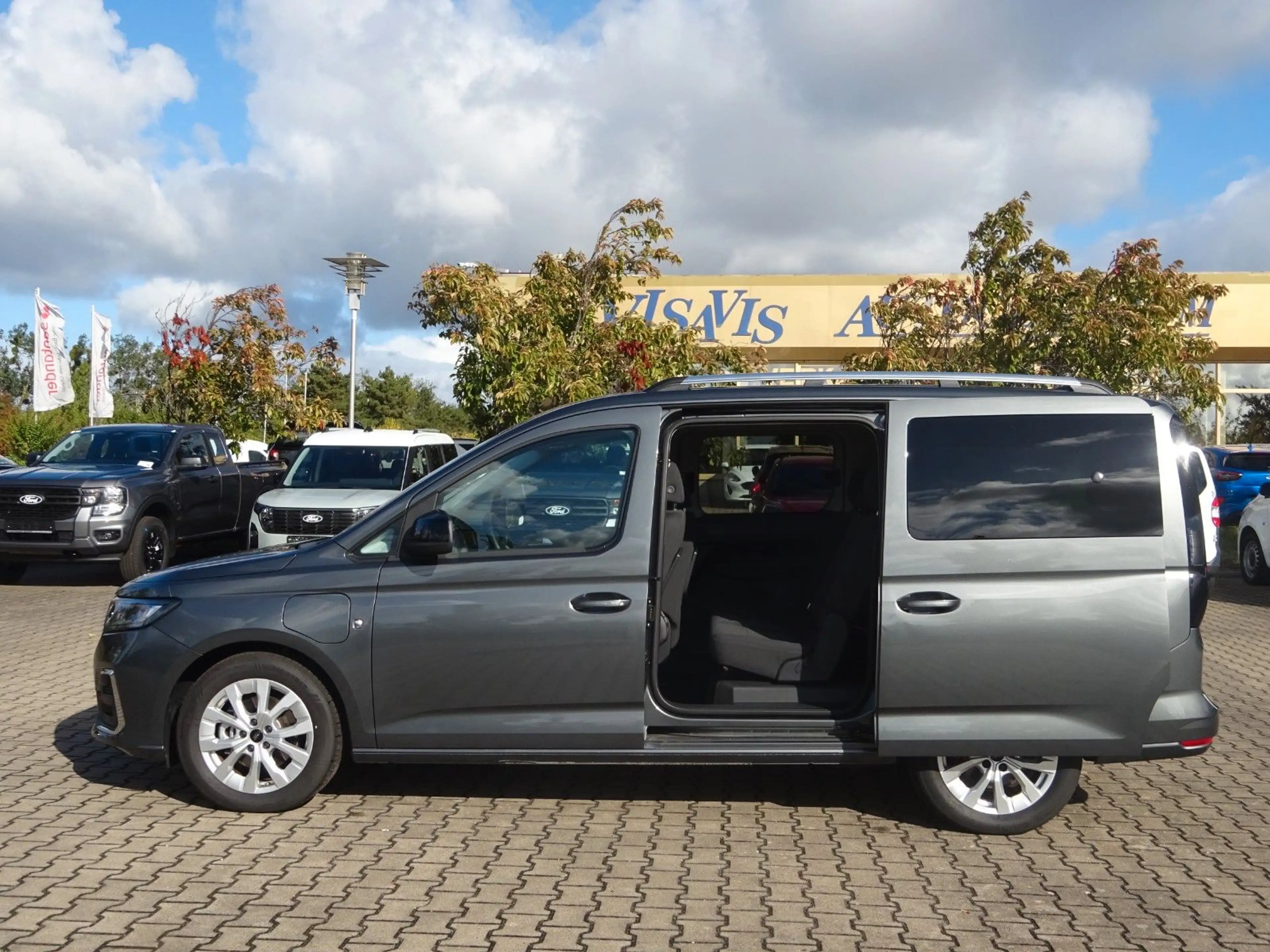 Ford Grand Tourneo Connect PHEV Titanium 7-Sitze — photo 4