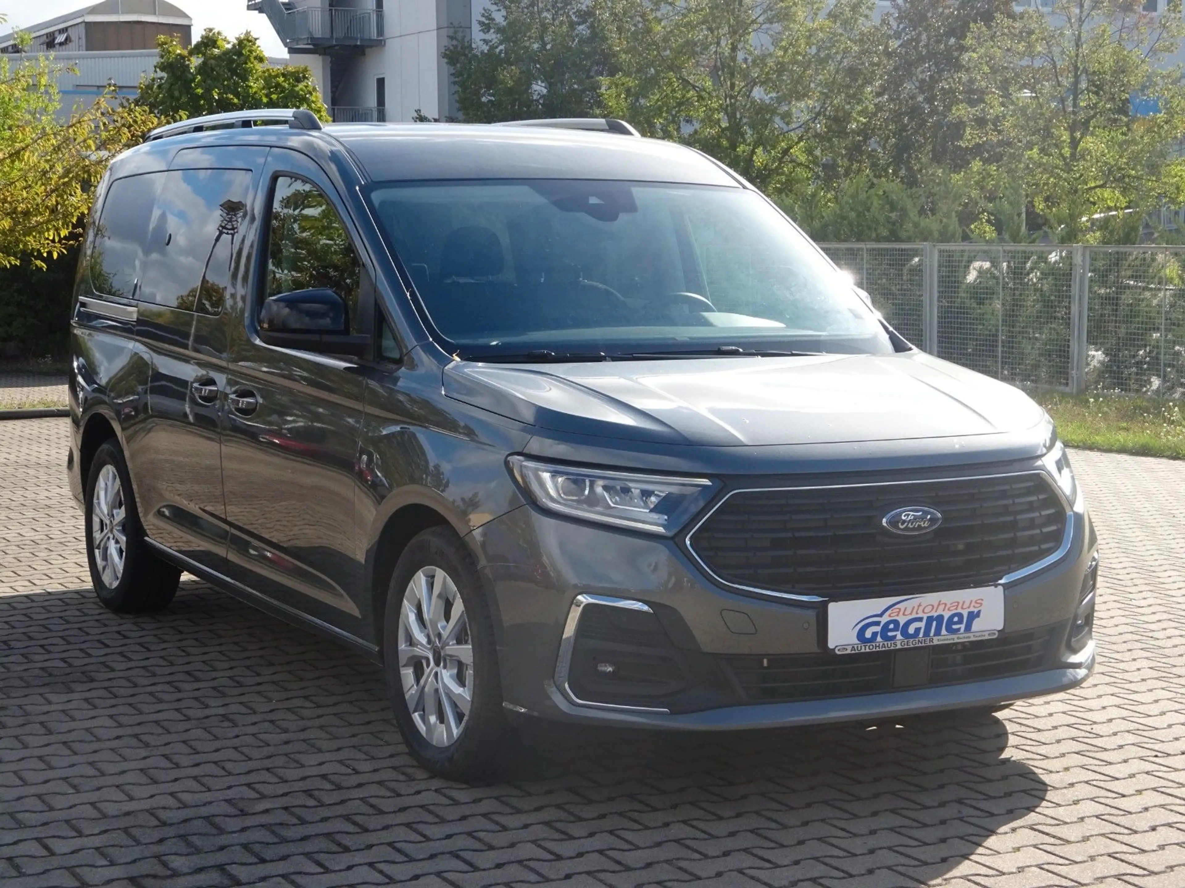 Ford Grand Tourneo Connect PHEV Titanium 7-Sitze — photo 13