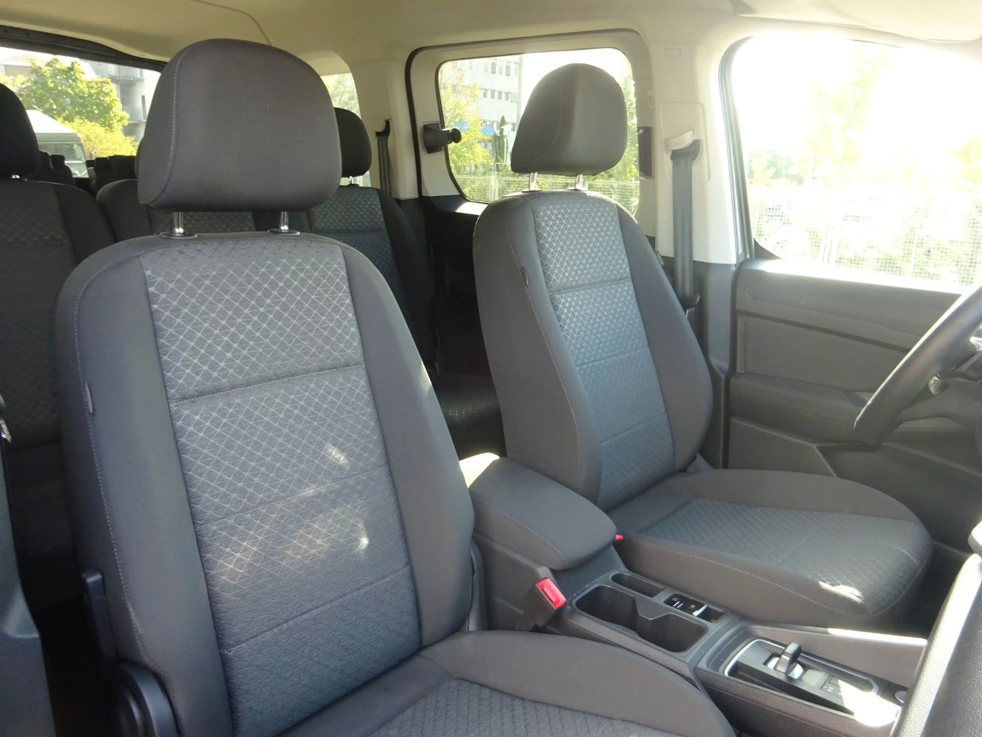 Ford Grand Tourneo Connect PHEV Titanium 7-Sitze — photo 14