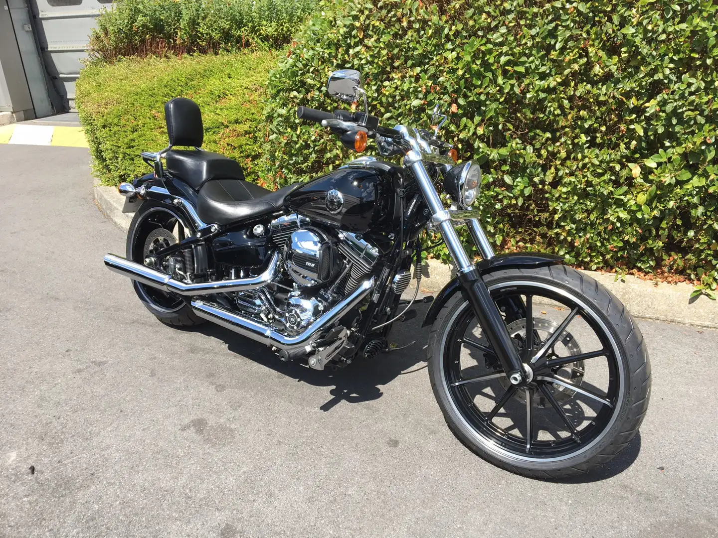 Harley-Davidson Breakout Noir - 2