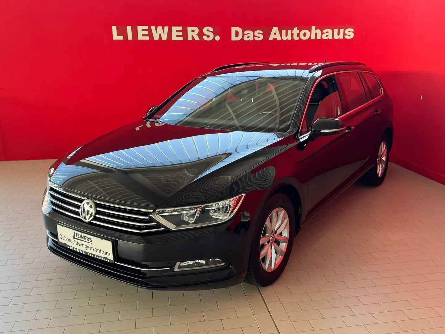 Volkswagen Passat Variant Comfortline TDI SCR DSG Schwarz - 1