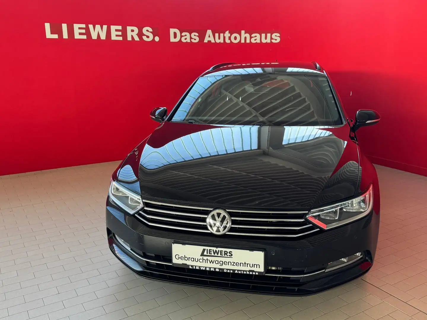 Volkswagen Passat Variant Comfortline TDI SCR DSG Schwarz - 2