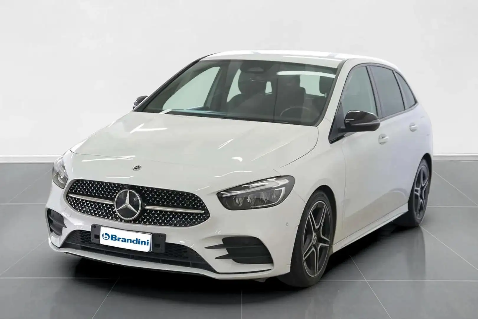 Mercedes-Benz B 180 180 d AMG Line Premium auto Bílá - 1