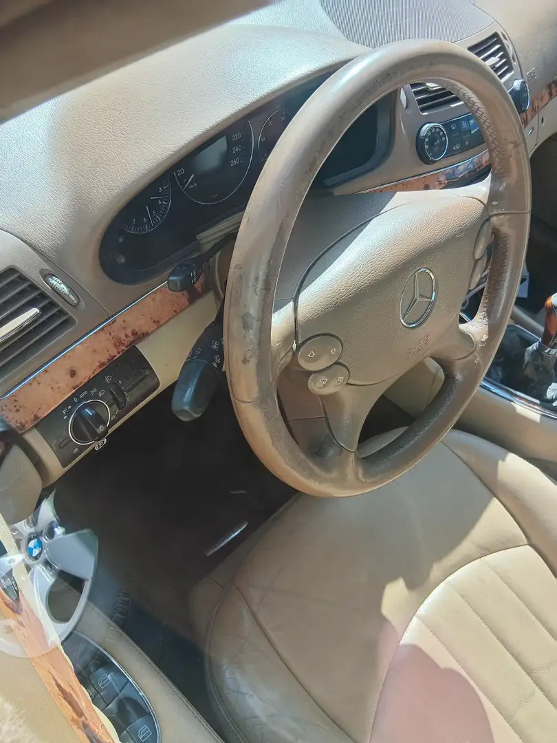 Mercedes-Benz E 200 Elegans .Bitte kein email Schwarz - 1