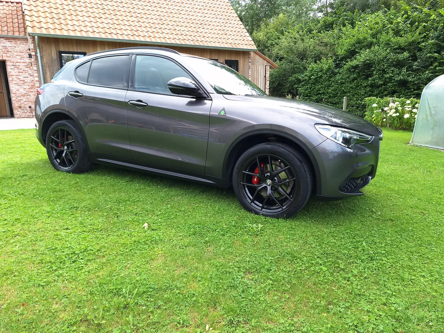 Alfa Romeo Stelvio Stelvio 2.0 Turbo 16V AT8-Q4 B-Tech Grijs - 1