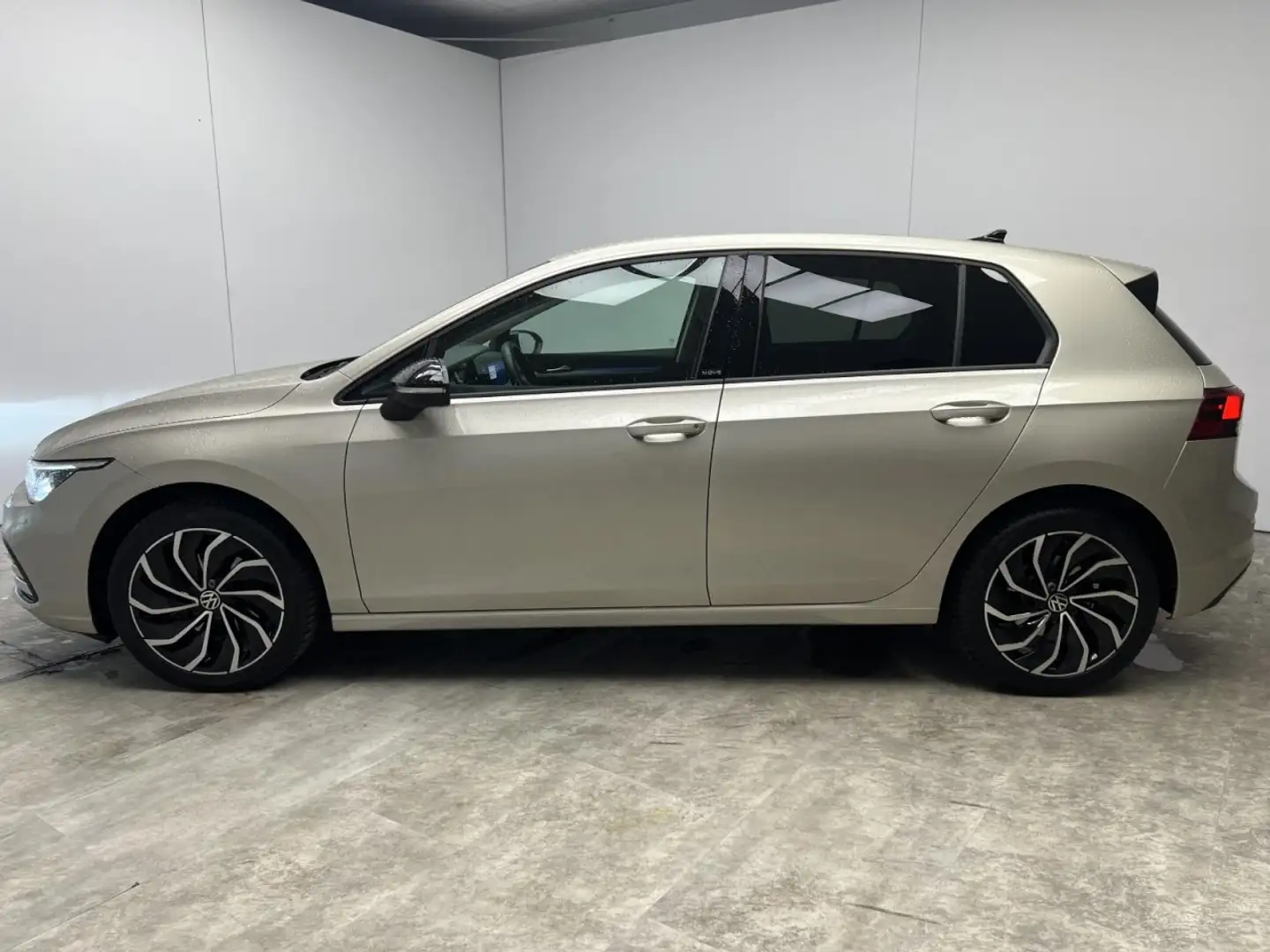 Volkswagen Golf VIII 1.5 eTSI DSG MOVE Navi Rückfahrkamera Silber - 2