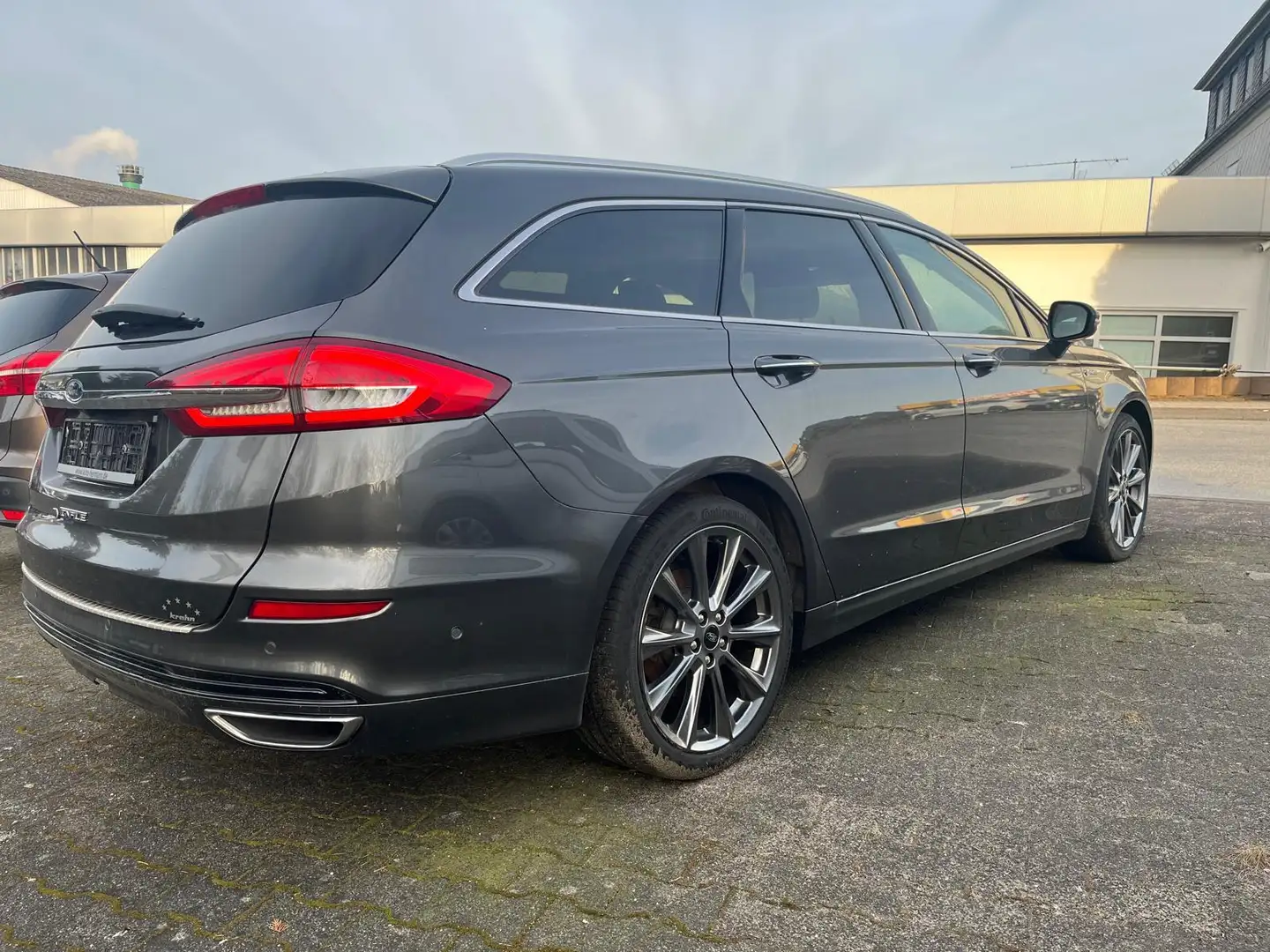 Ford Mondeo Turnier Diesel 2.0 TDCi Vignale Grau - 2