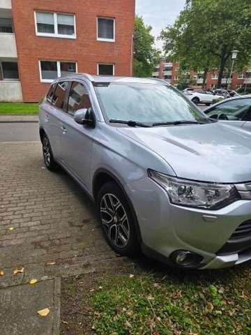 Mitsubishi Outlander Outlander Diesel 2.2 DI-D 4WD Automatik Intense