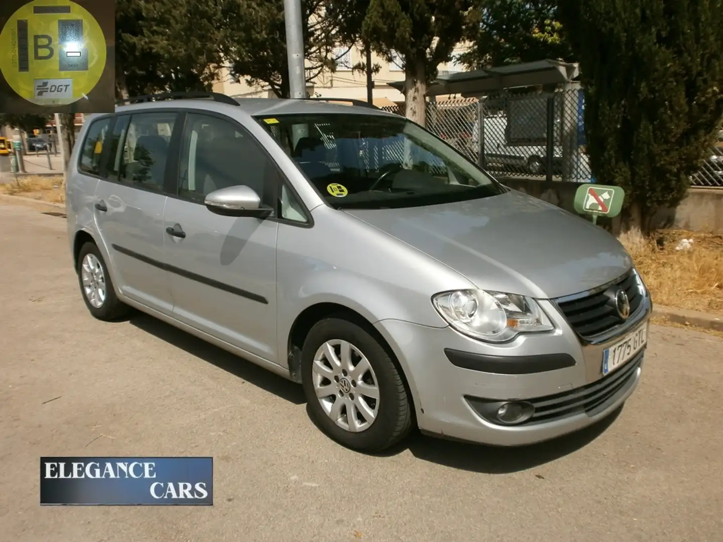 Volkswagen Touran 1.9TDI Edition Bluemotion Gris - 1