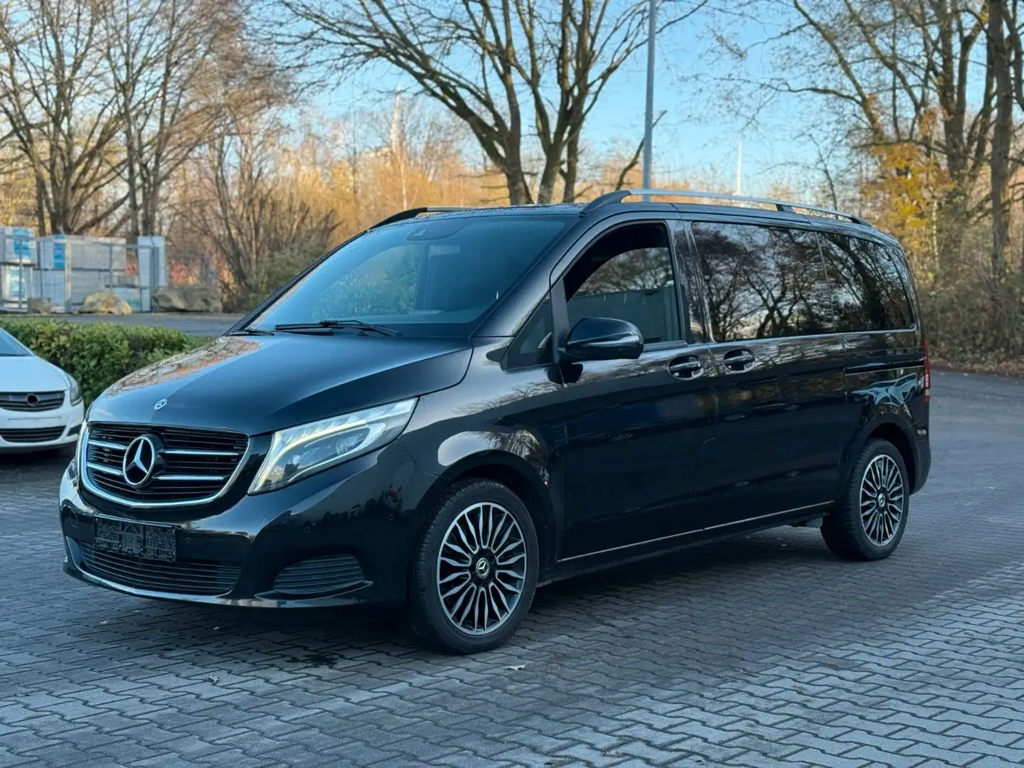 Mercedes-Benz V 220 d Ambiente*LED*Kamera*AHK*Totwinkel* Negru - 1