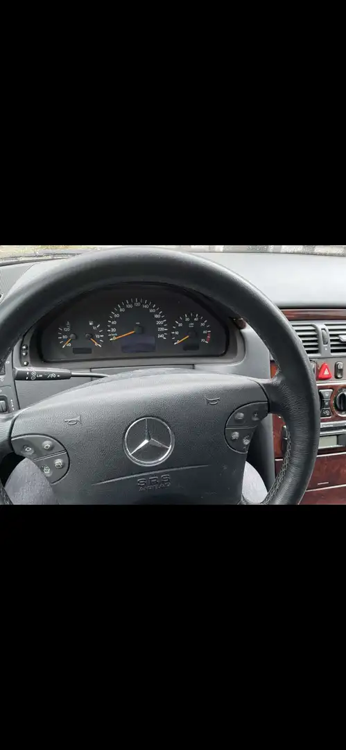 Mercedes-Benz E 200 Elegance - 2