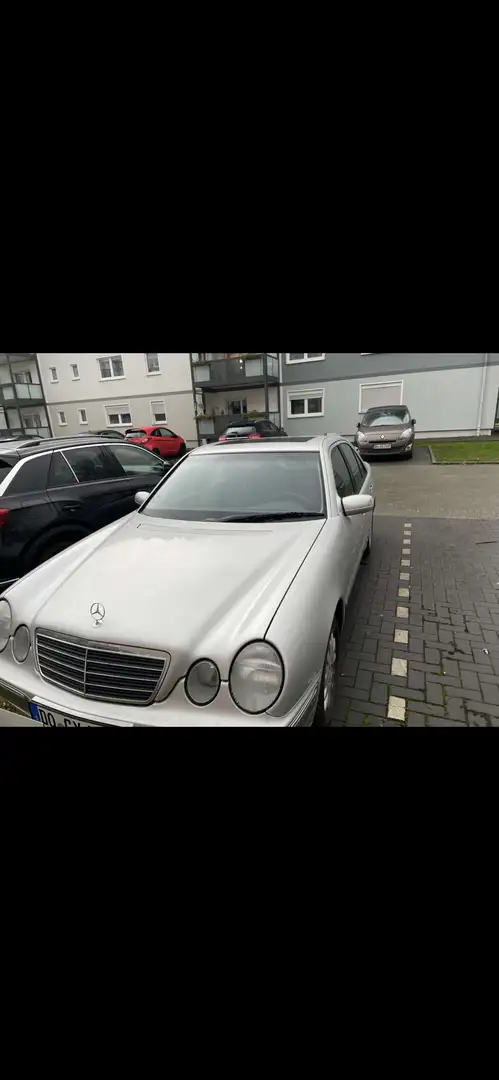 Mercedes-Benz E 200 Elegance - 1