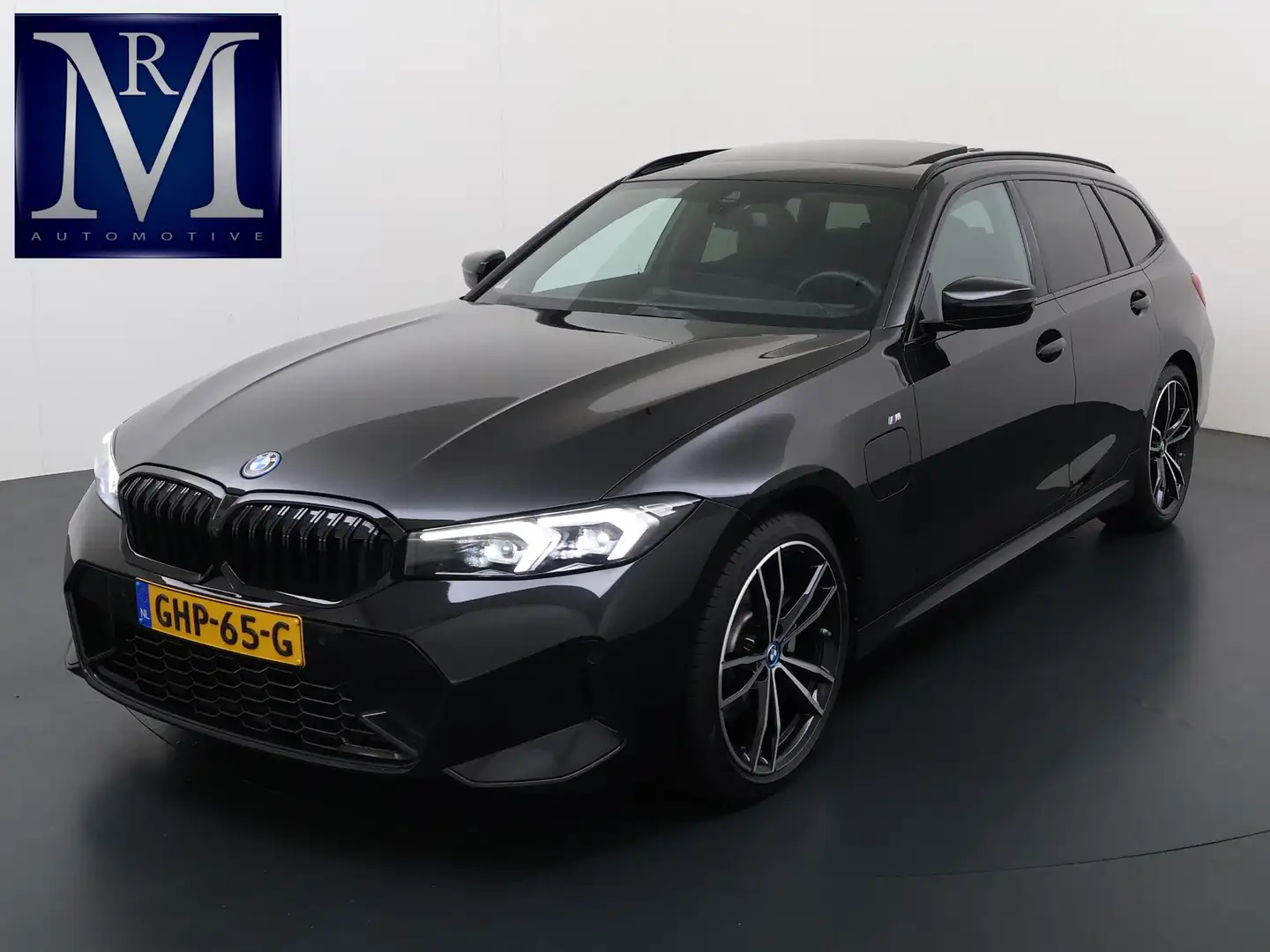 BMW 320 3-serie Touring 320e VAN € 42.899,- VOOR € 39.877, Schwarz - 1