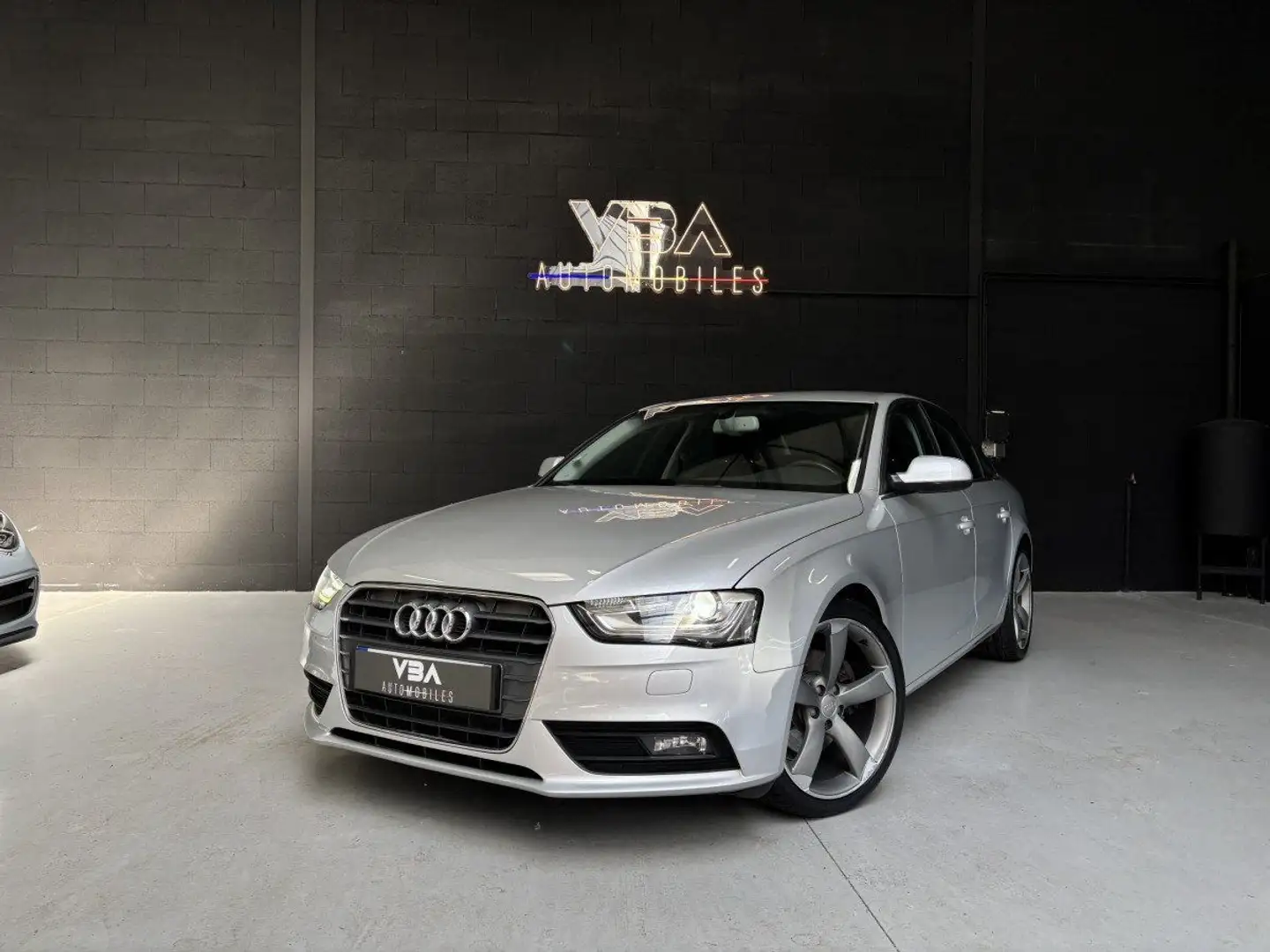 Audi A4 (3) 2.0 TDI E 136 DPF AMBIENTE Gris - 2