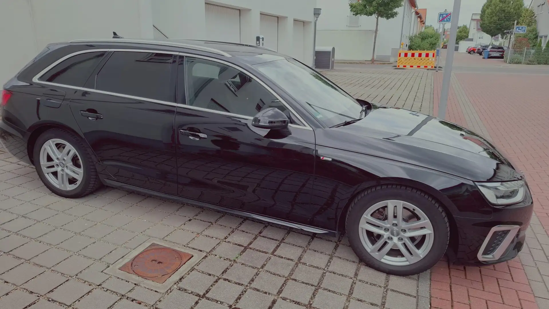 Audi A4 A4 Avant 35 TFSI S tronic S line Schwarz - 2