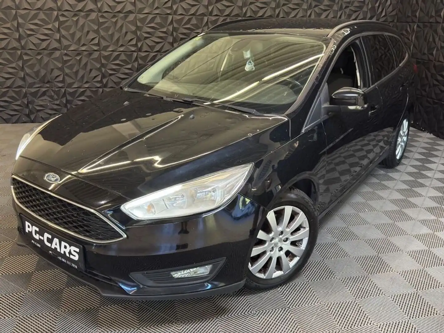 Ford Focus 1.5 TDCi Trend Schwarz - 1