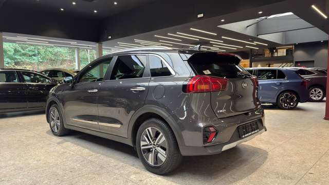Kia Niro — photo 8
