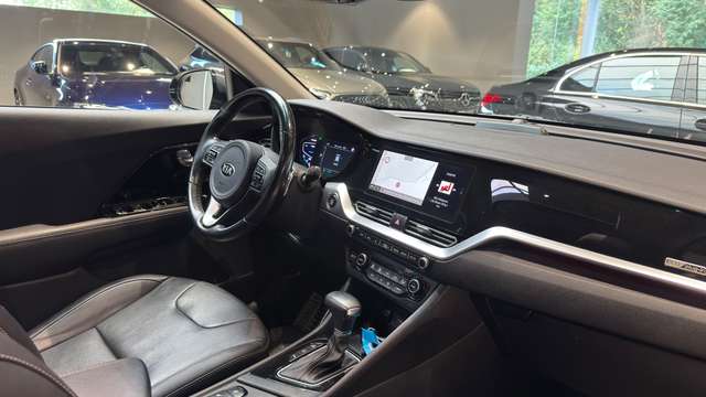 Kia Niro — photo 14