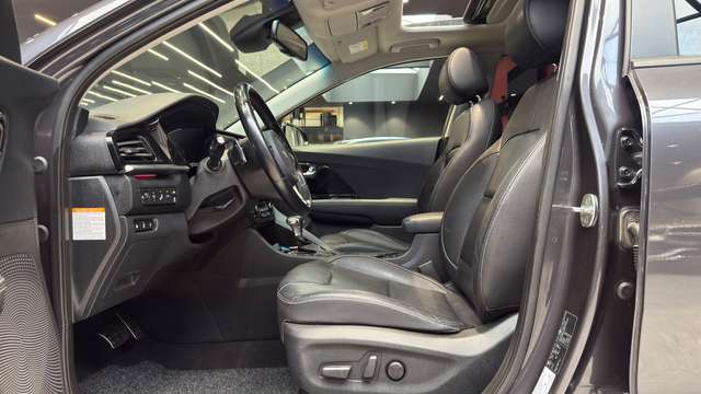 Kia Niro — photo 11