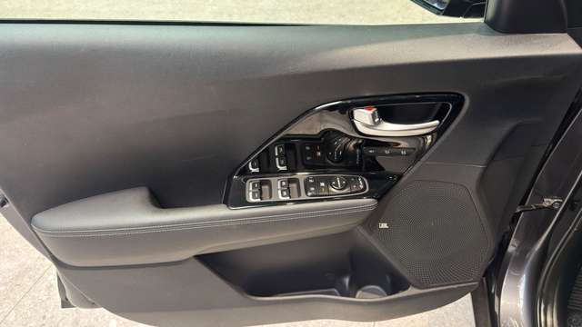Kia Niro — photo 20