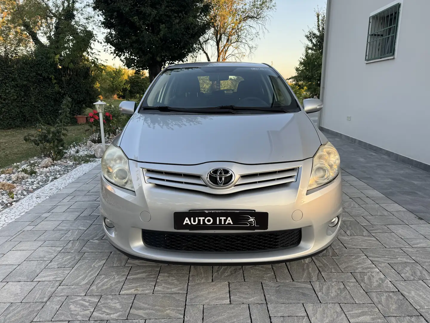 Toyota Auris Auris 5p 2.0 d-4d Sol FL OK NEOPATENTATI Grigio - 1