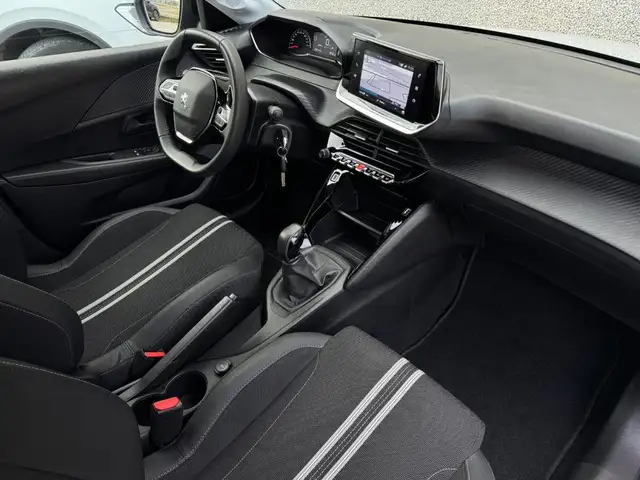Peugeot 208 view 12