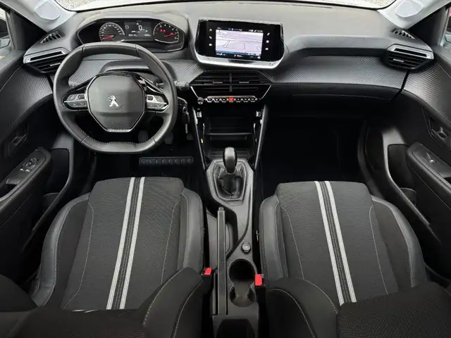 Peugeot 208 view 5