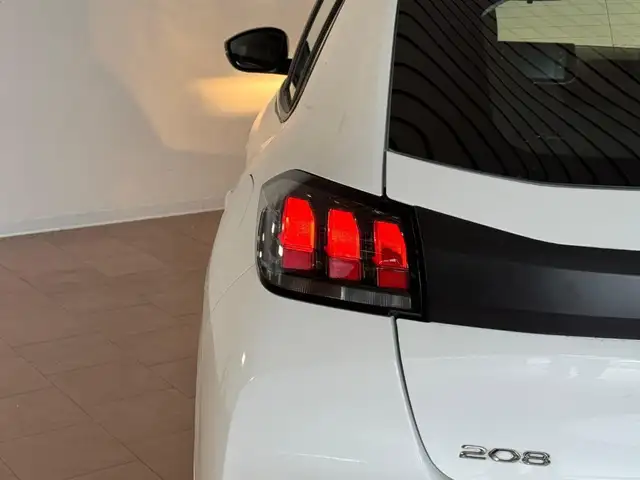 Peugeot 208 view 14