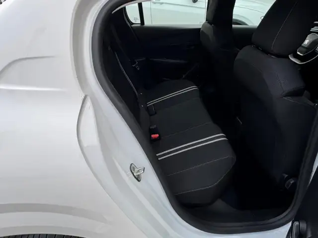 Peugeot 208 view 7