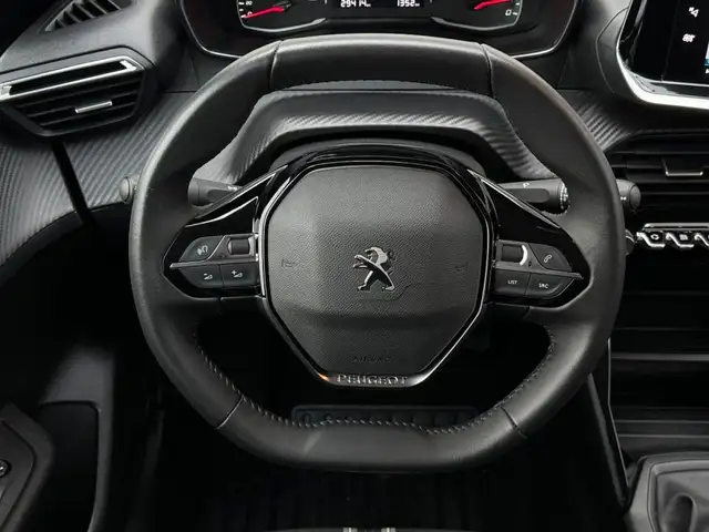 Peugeot 208 view 8