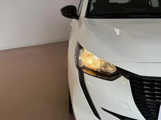 Peugeot 208 view 13