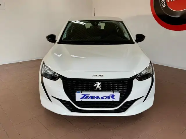 Peugeot 208 view 2