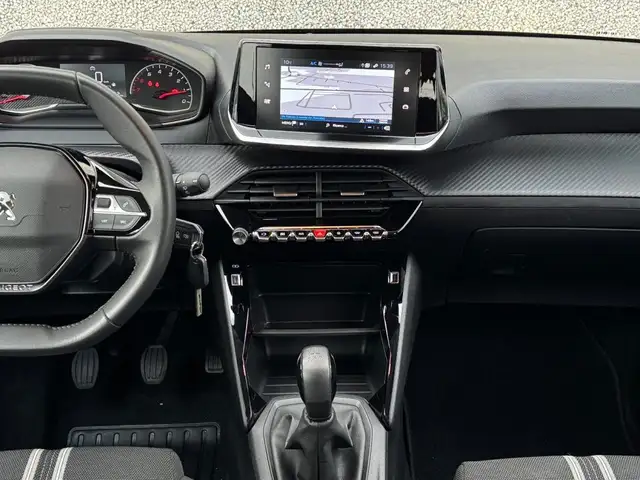 Peugeot 208 view 9
