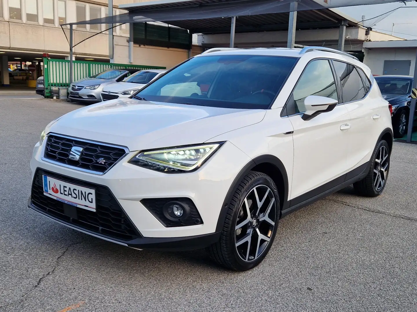 SEAT Arona 1.0 TSI FR DSG Weiß - 1
