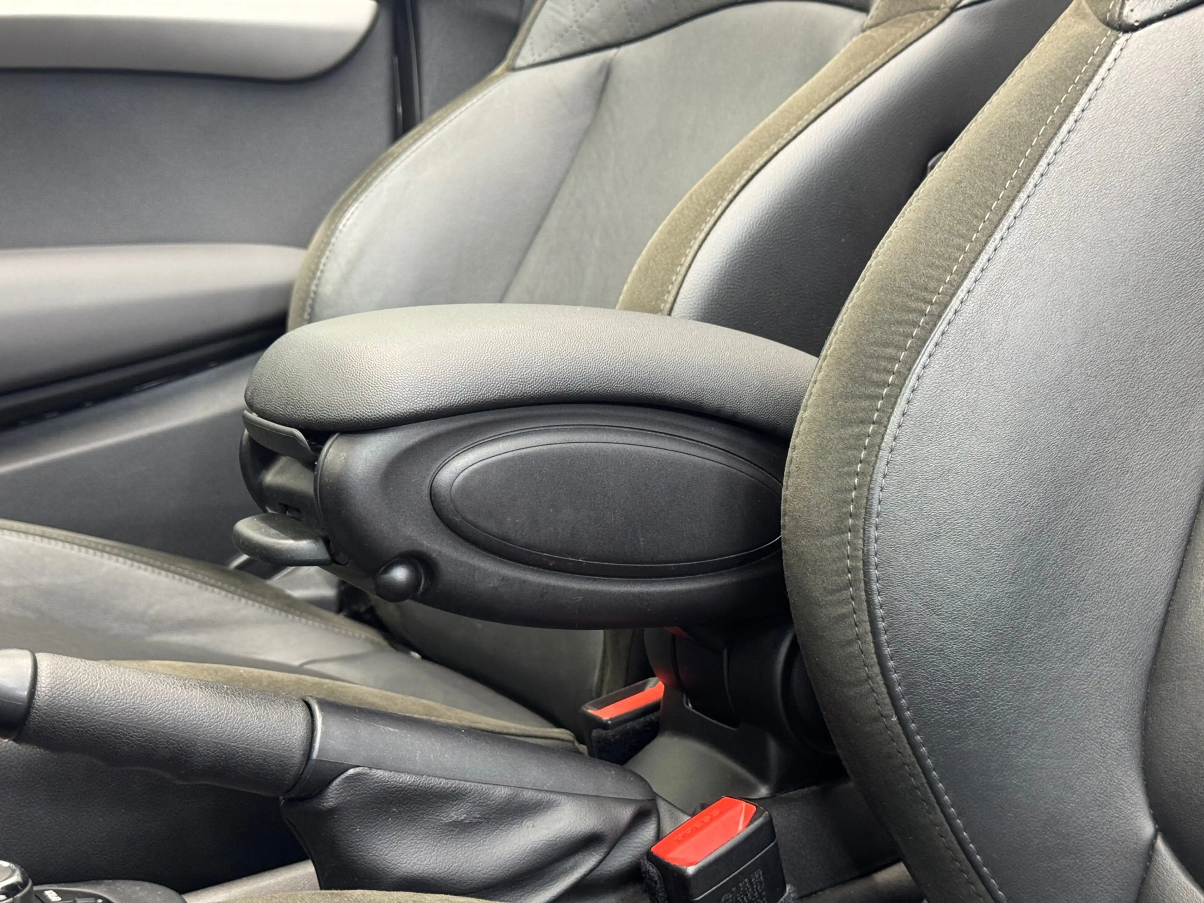 MINI Cooper S Cabrio 2.0 Chili Serious Business |Parkeersensorenr|Led|S — photo 34