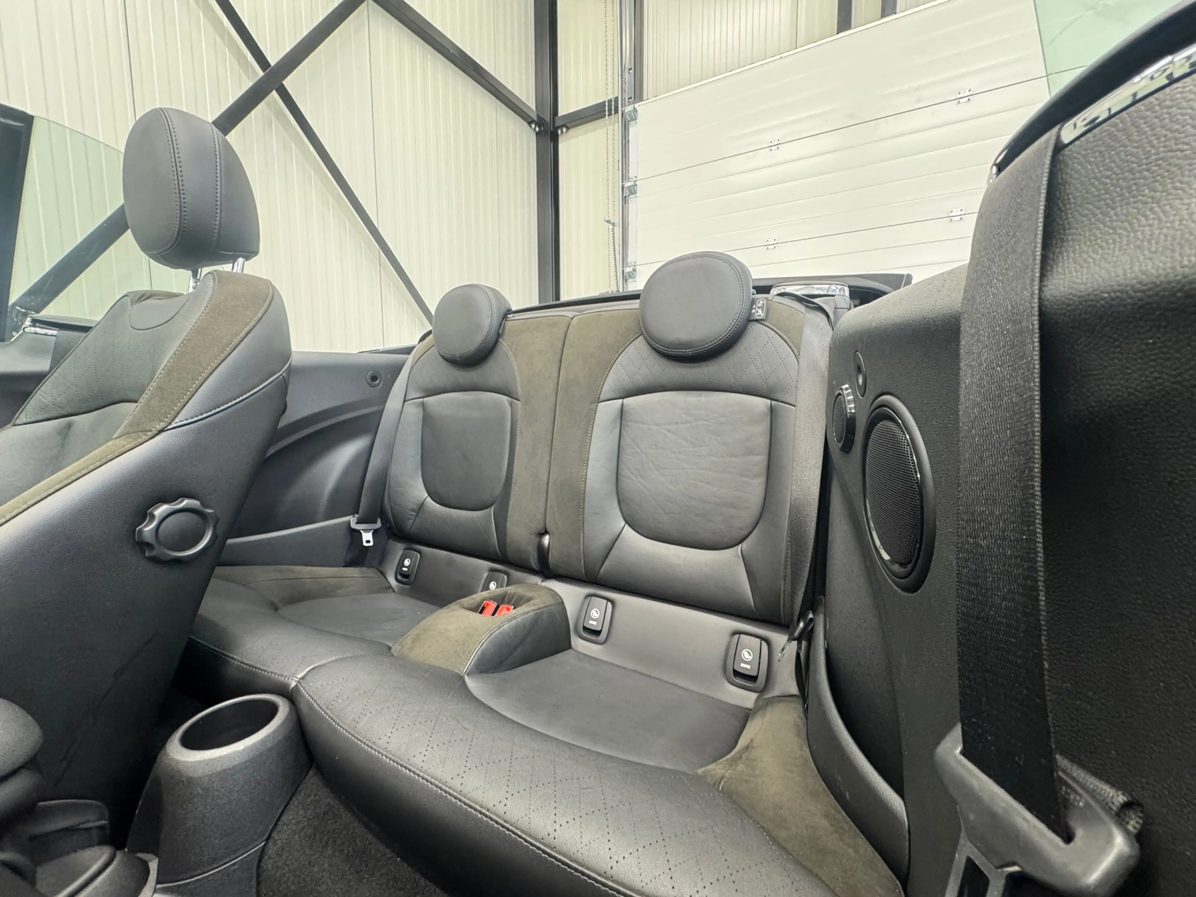 MINI Cooper S Cabrio 2.0 Chili Serious Business |Parkeersensorenr|Led|S — photo 35