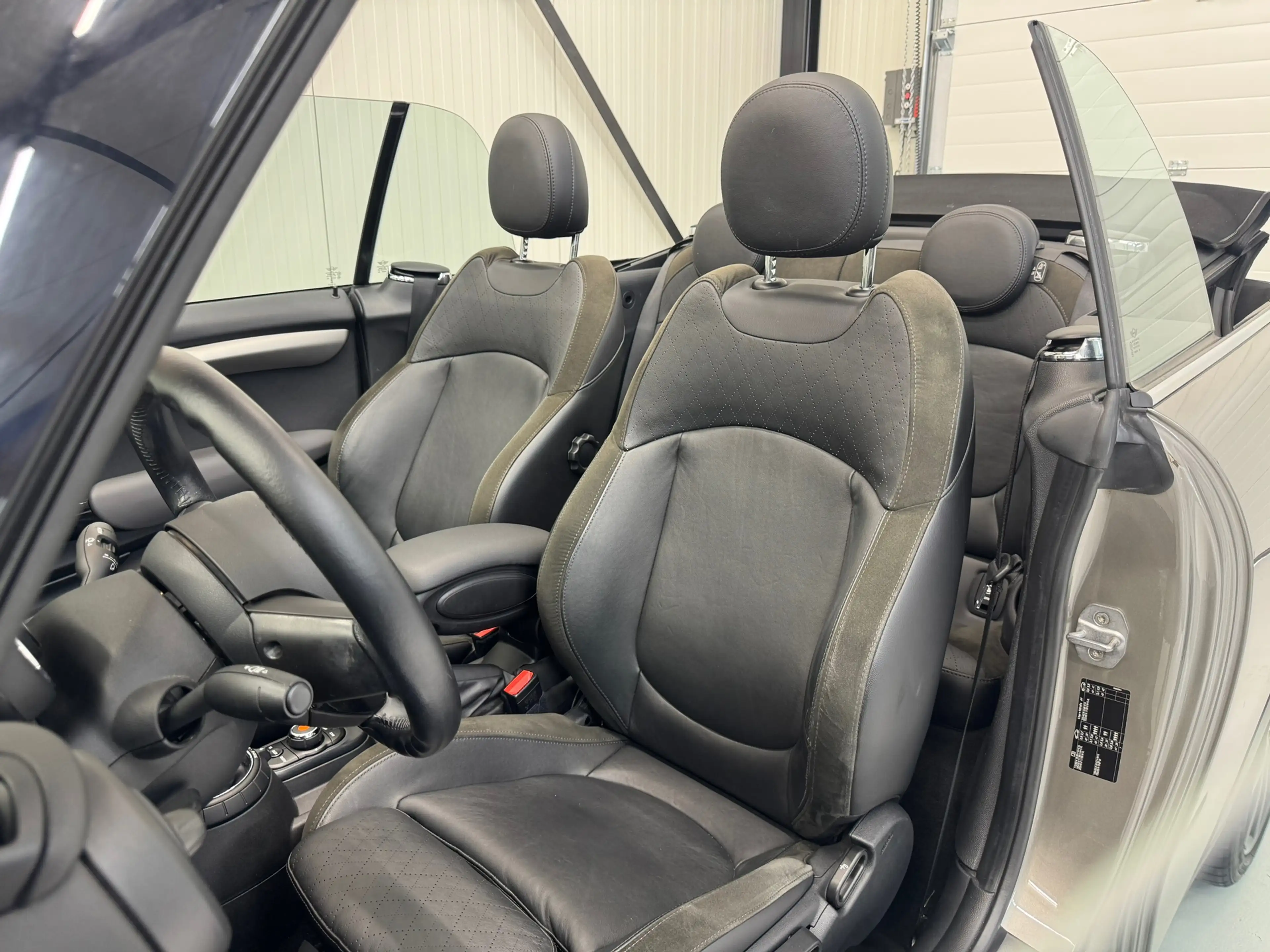 MINI Cooper S Cabrio 2.0 Chili Serious Business |Parkeersensorenr|Led|S — photo 32