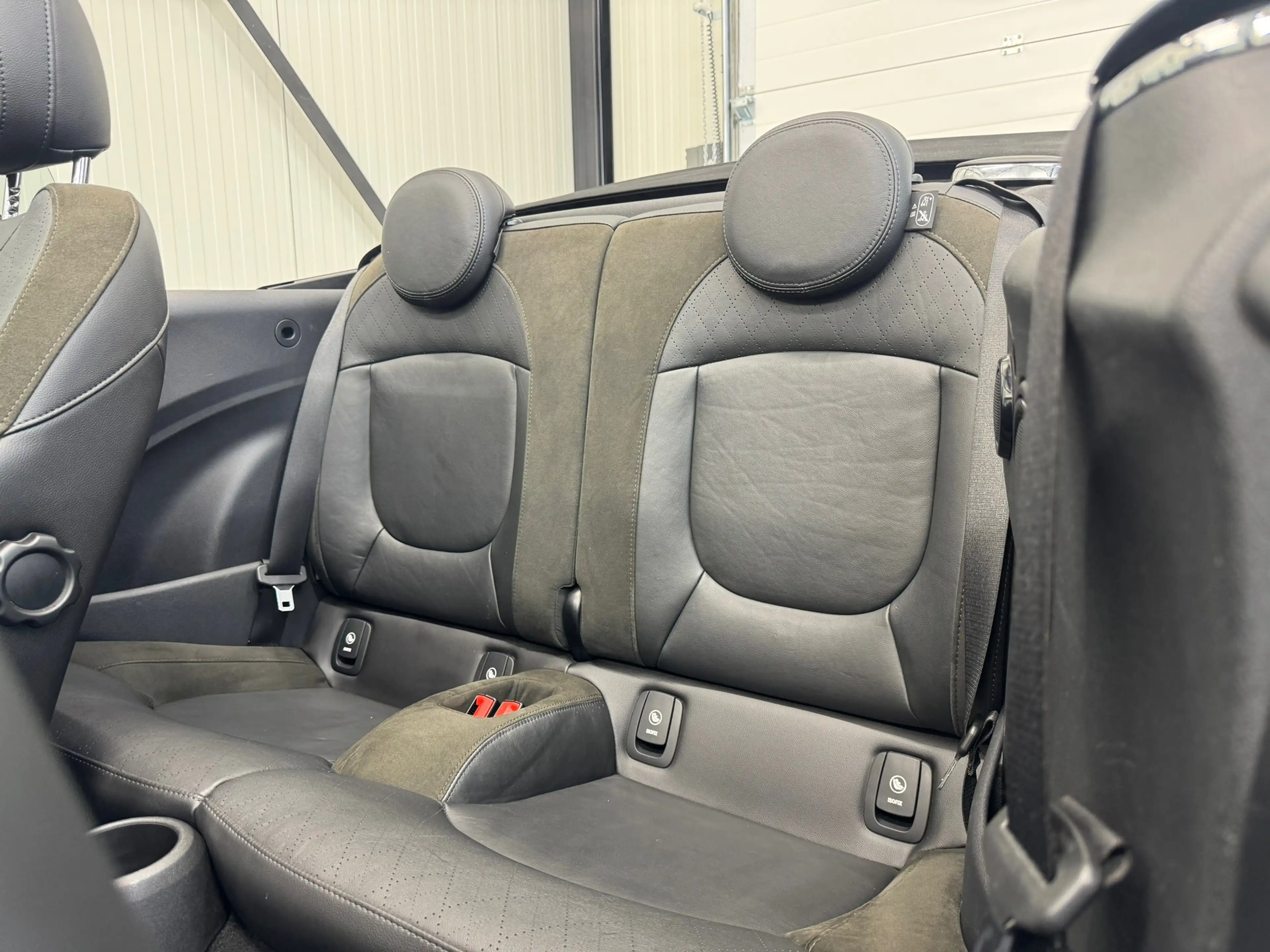 MINI Cooper S Cabrio 2.0 Chili Serious Business |Parkeersensorenr|Led|S — photo 36